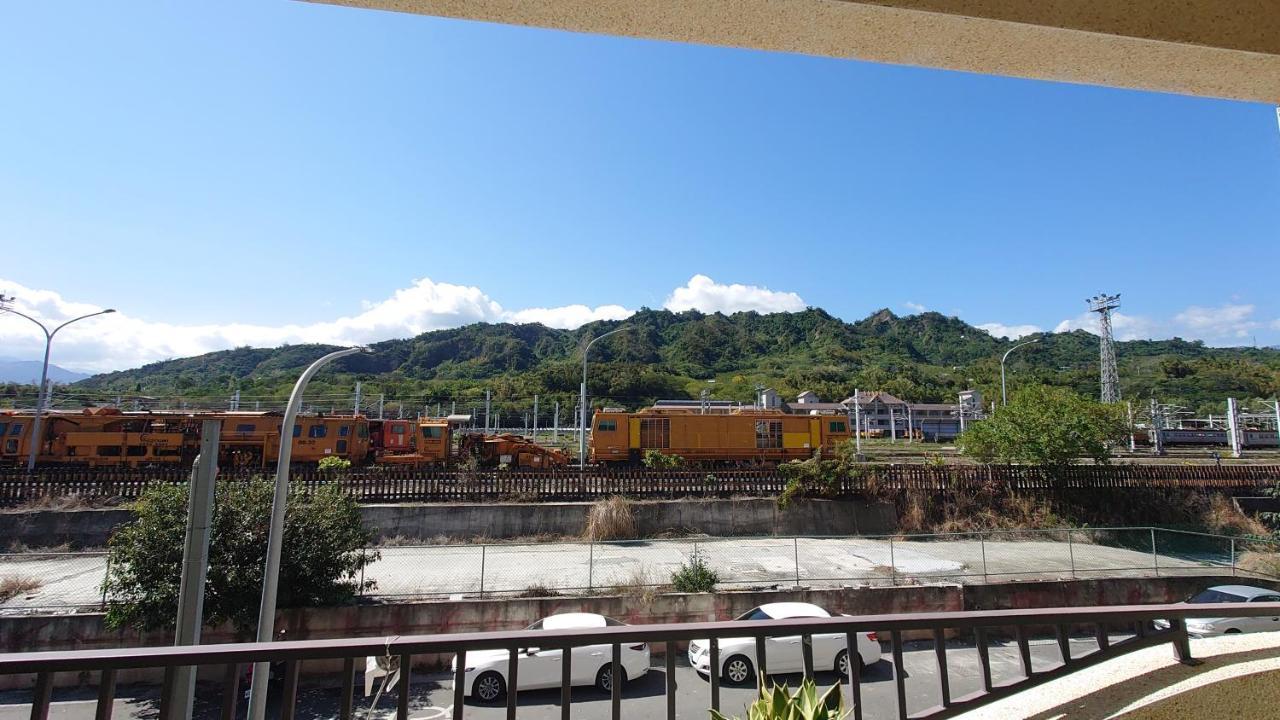 The Railroad Runs Otel T'ai-tung Dış mekan fotoğraf